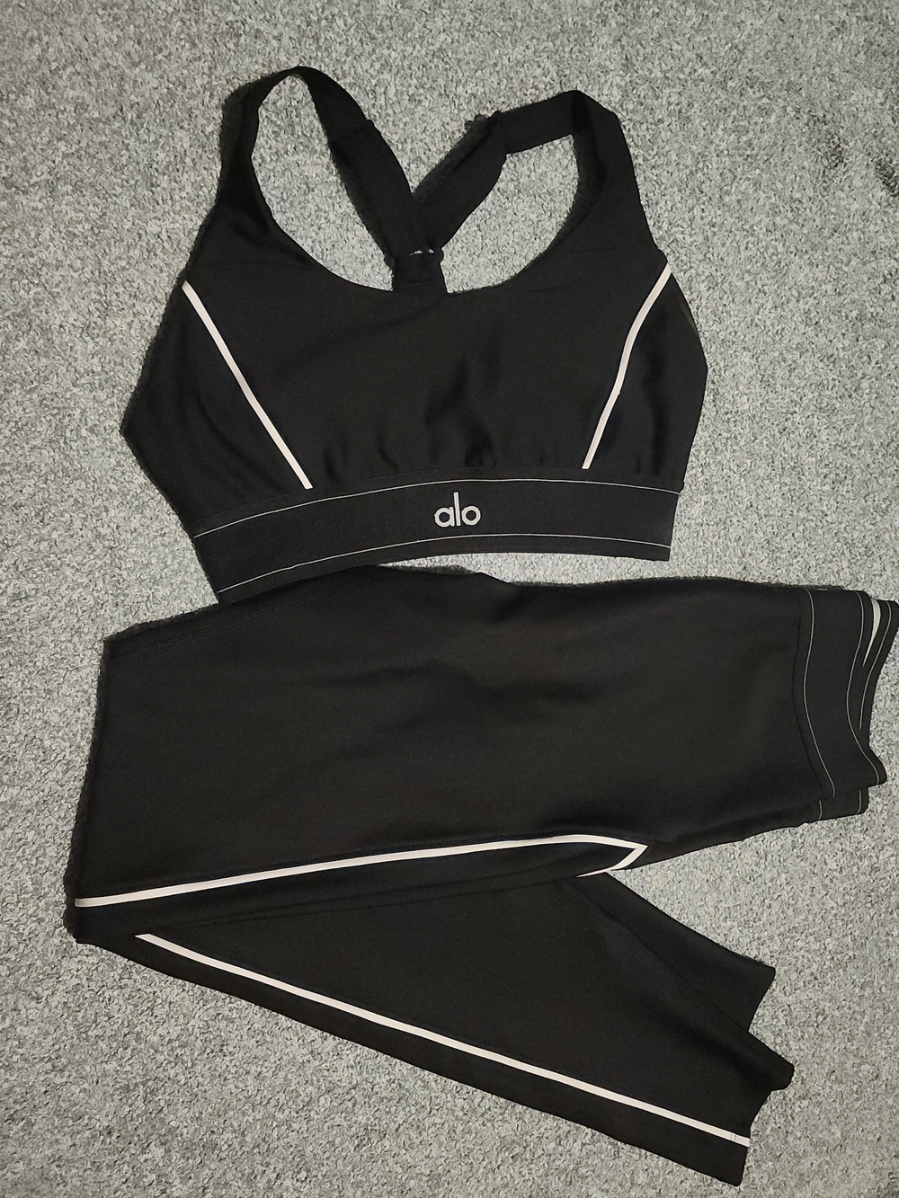 ALO Yoga Set - Picture 5 of 7